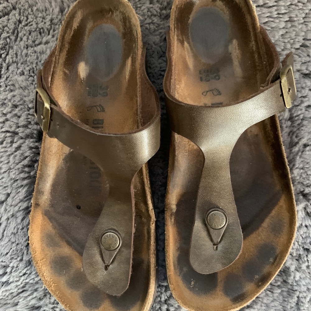Birkenstock Gizeh sandals size 39 (8- 8.5)